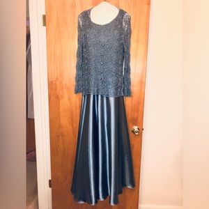 Beautiful Crochet Lace Top 2-Piece Evening Gown Set Size 12